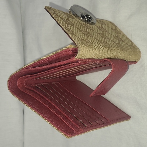 Gucci Handbags - GUCCI Beige Ebony GG Supreme With Red Wallet EUC